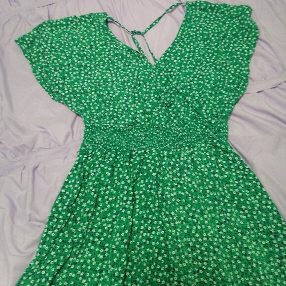 Slightly used short dress with green and white floral print from 'Bebop', size X - Picture 2 of 5